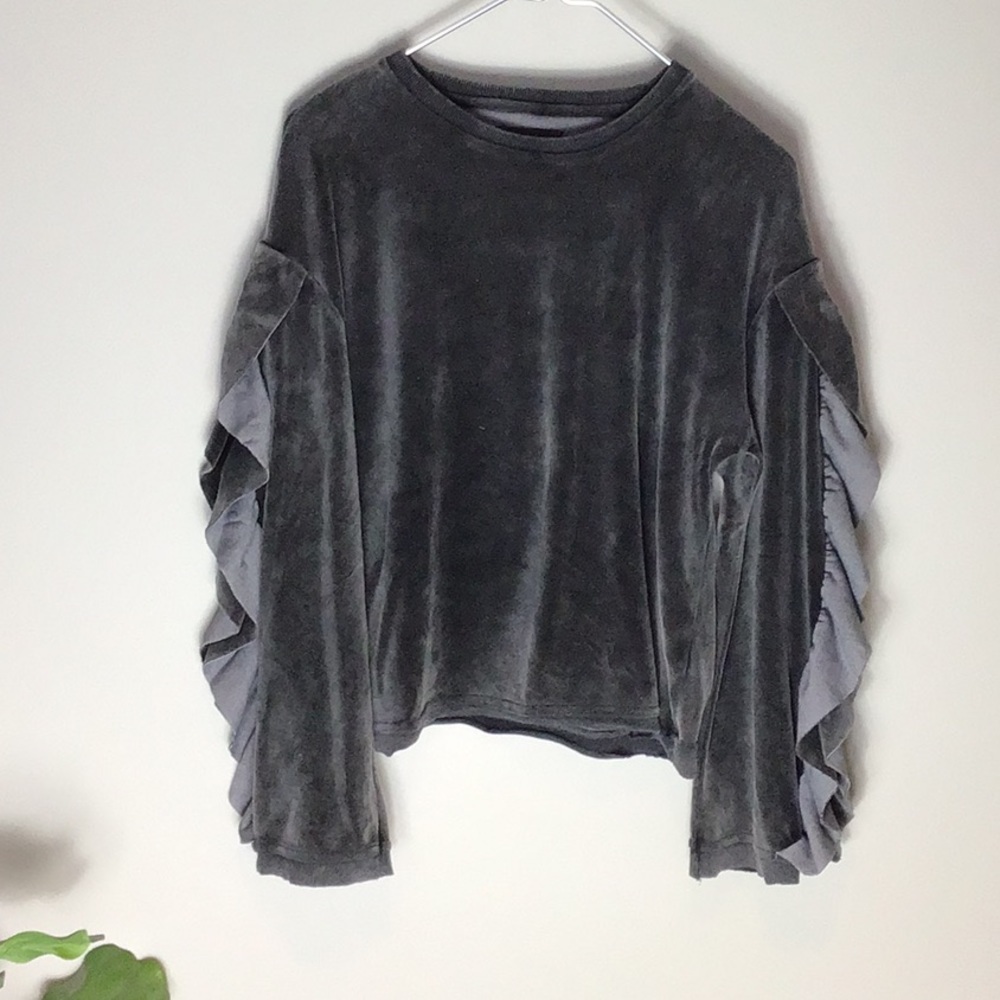 Mustard Seed > Gray Frill Sweatshirt Small